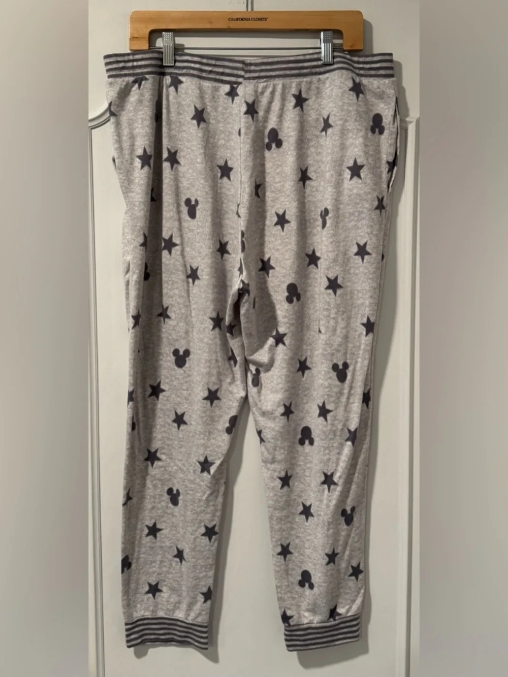 Disney Store Women's lounge Pajama Set Gray Star and Mickey Mouse - XL - Picture 7 of 10